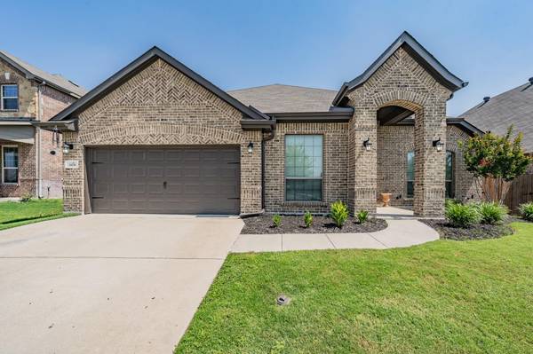 308 Cattlemans Trail, Saginaw, TX 76131