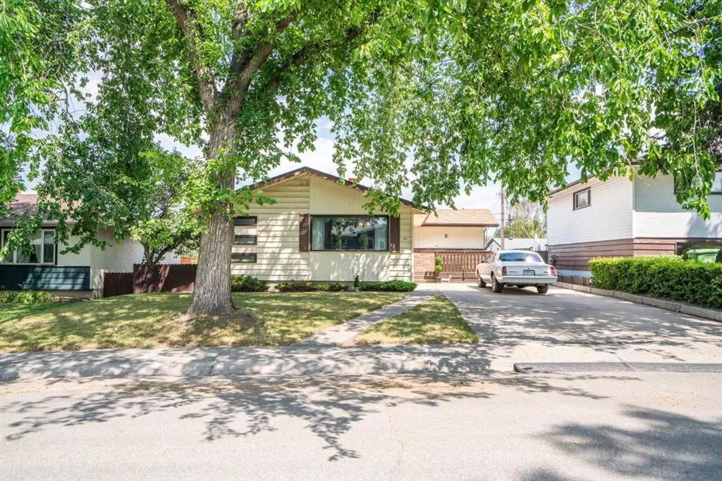 Calgary, AB T2H 0Z6,52 Fairview CRES