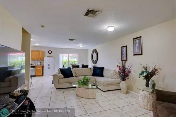 Deerfield Beach, FL 33441,911 SW 15  #911