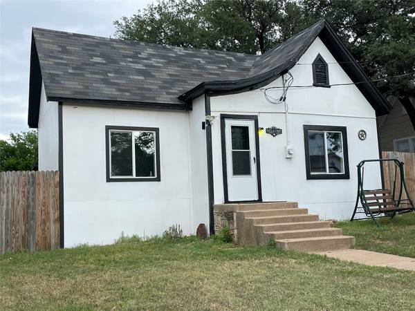 304 S Flint Street, Breckenridge, TX 76424