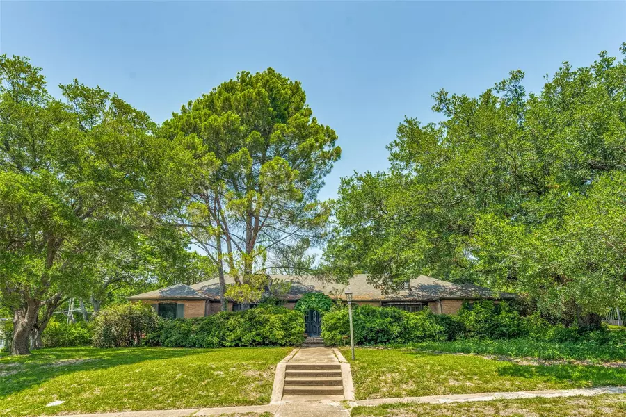 7111 Twin Tree Lane, Dallas, TX 75214