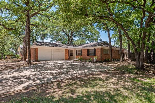 848 Timberhill Drive, Hurst, TX 76053