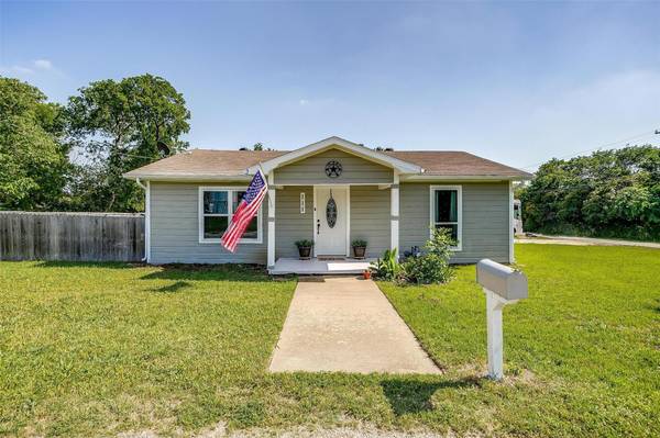 111 W Shelton Street, Alvarado, TX 76009