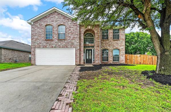 2804 Earle Drive, Grand Prairie, TX 75052