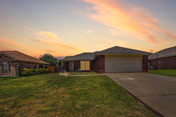 310 Cherokee Trail, Alvarado, TX 76009