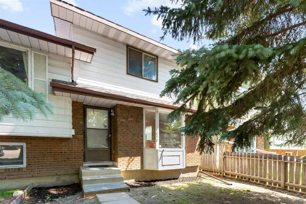 Calgary, AB T3K 1E1,1098 Berkley DR NW