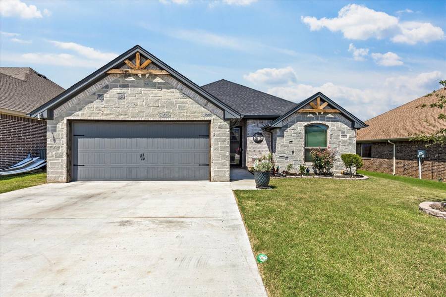 3202 White Horse Drive, Granbury, TX 76049