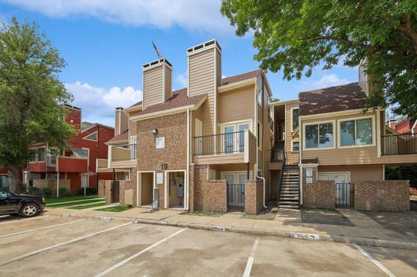 9819 Walnut Street #208, Dallas, TX 75243