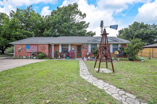 106 S Thomas Street,  Tom Bean,  TX 75489