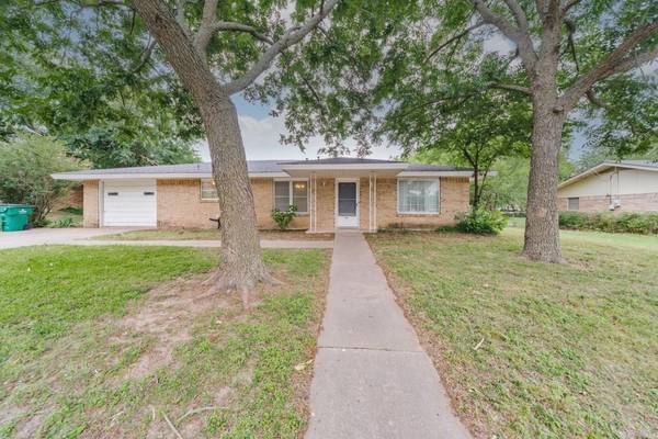 900 Elba Street, Bowie, TX 76230