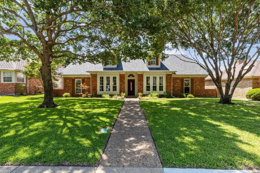 2666 Honeysuckle Drive, Richardson, TX 75082