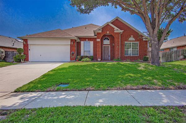 8132 Ross Lake Drive, Fort Worth, TX 76137