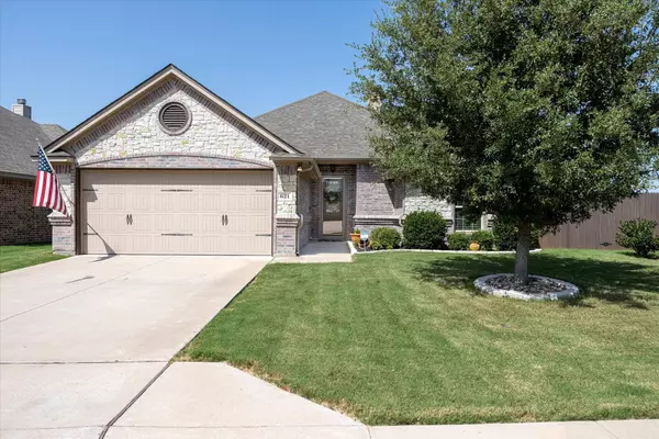 621 Donna Circle, Granbury, TX 76049