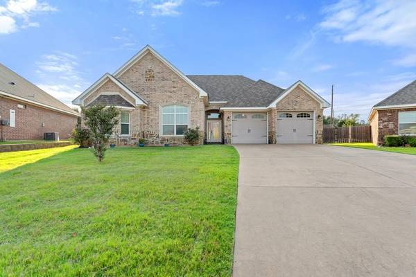 721 White Bear Trail, Lindale, TX 75771