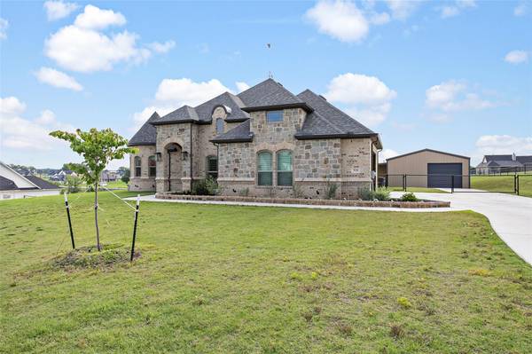 518 Christian Way, Azle, TX 76020