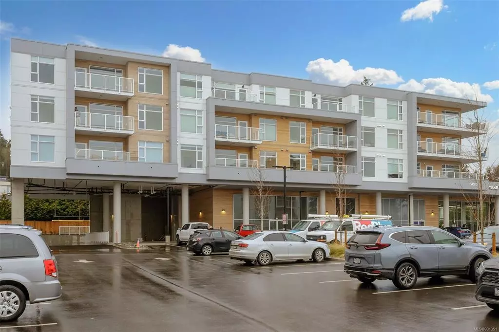 Saanich, BC V8Y 2K1,5120 Cordova Bay Rd #211