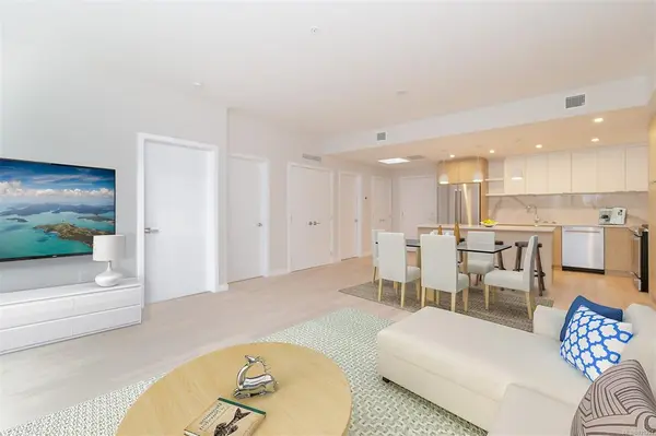 Saanich, BC V8Y 2K1,5120 Cordova Bay Rd #211