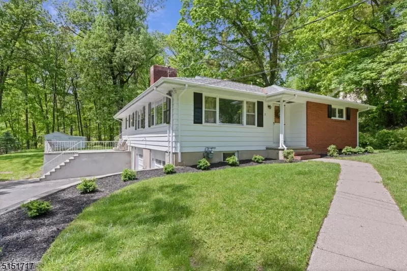 3 Vitale Trail, Green Brook Twp., NJ 08812