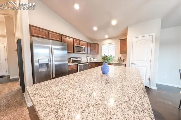 6820 Simcoe DR, Colorado Springs, CO 80925