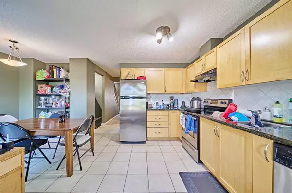 Calgary, AB T2W 6J3,171 Cedarwood LN SW