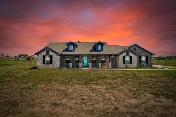 8201 Harvest Drive, Grandview, TX 76050