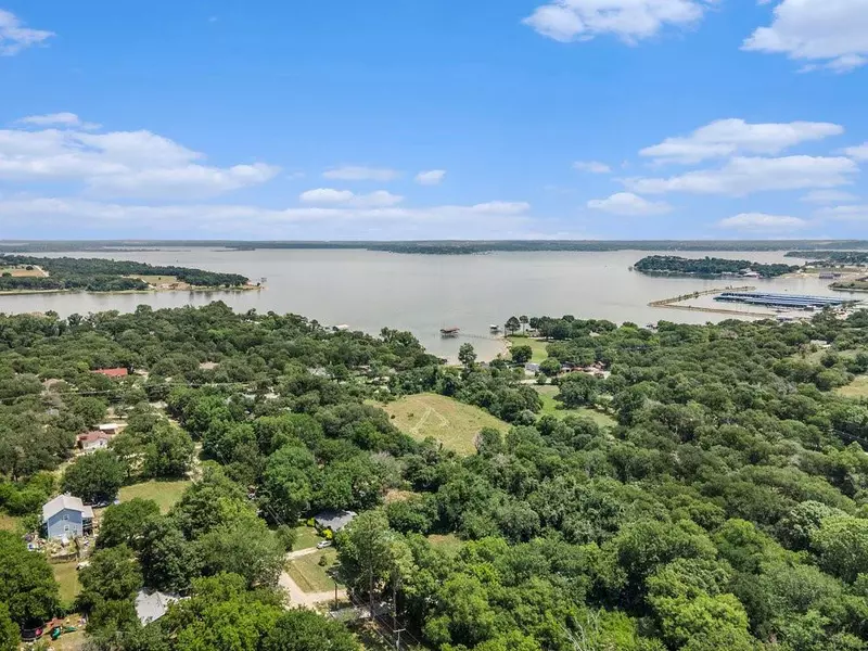 520 Lakeside Drive, Azle, TX 76020