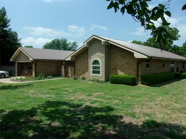 Springtown, TX 76082,839 N Avenue B