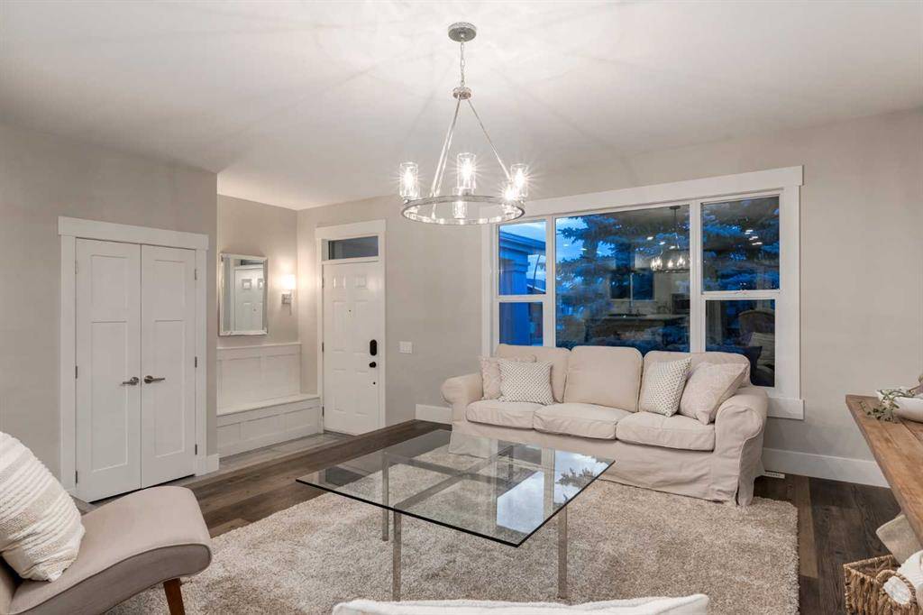 Calgary, AB T2W 4M5,11 Woodbrook RD SW