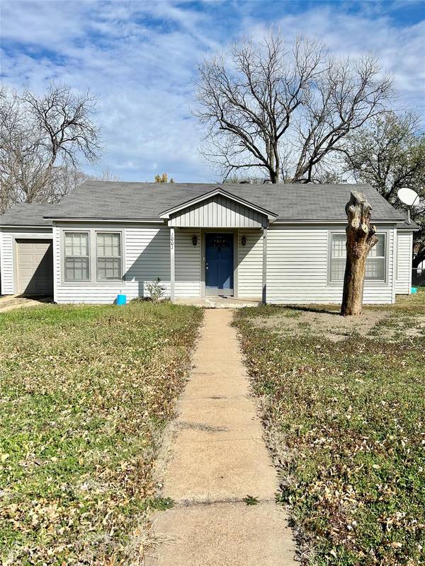 1001 Hillcrest, Graham, TX 76450