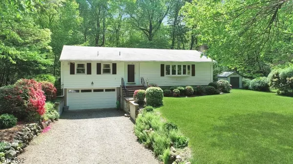 25 Birch Rd, Kinnelon Boro, NJ 07405