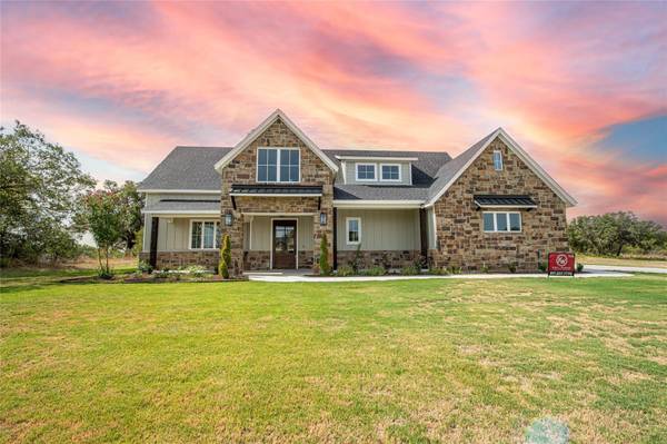 2001 Shady Creek Crossing,  Azle,  TX 76020