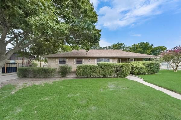 105 N Valley Street, Red Oak, TX 75154