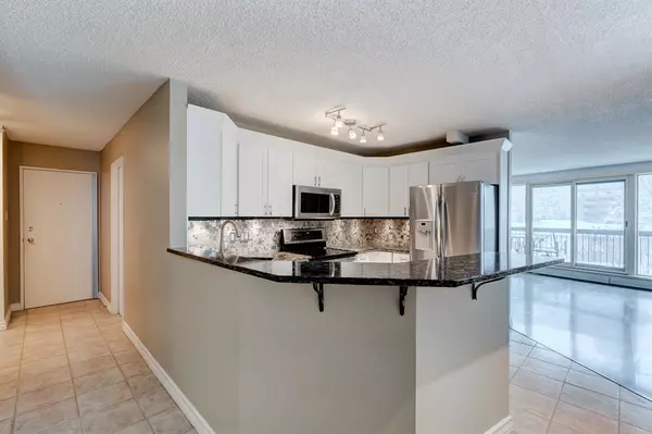 Calgary, AB T2R 0K3,323 13 AVE SW #203