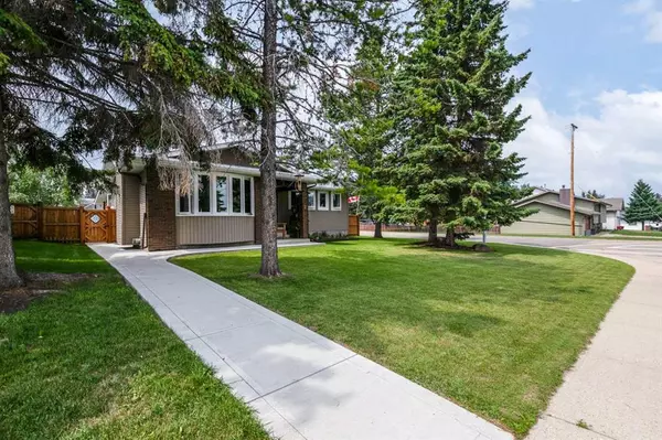 Sylvan Lake, AB T4S 1K7,2 45 Street Crescent E