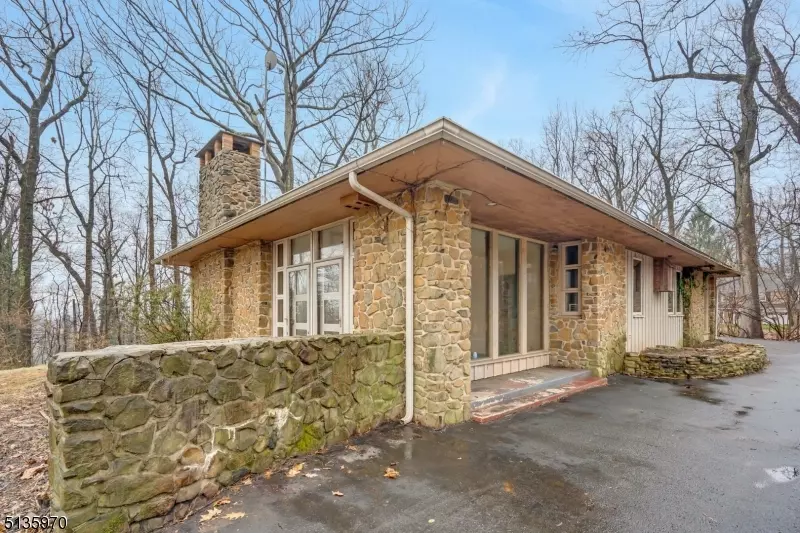 1225 Johnston Dr, Watchung Boro, NJ 07069