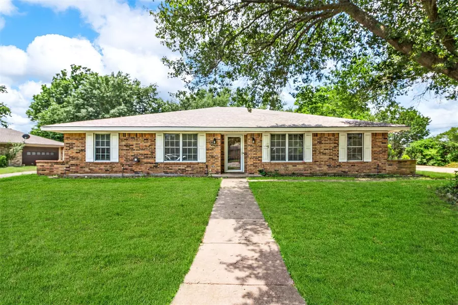 10300 Oak Creek Drive, Greenville, TX 75402