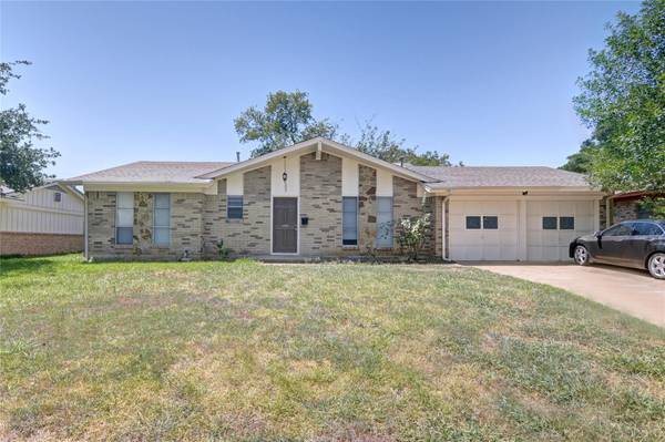 202 Primrose Hill, Euless, TX 76039