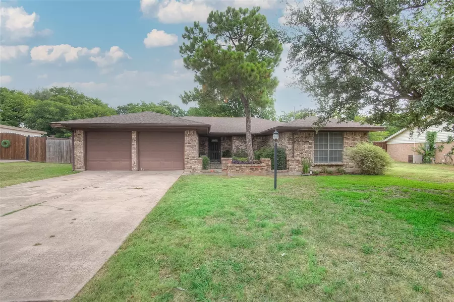 5917 Rayburn Drive, Fort Worth, TX 76133