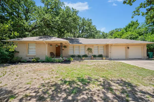 1610 Laurelwood Drive, Denton, TX 76209