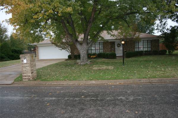 15 Cliff Drive, Mineral Wells, TX 76067