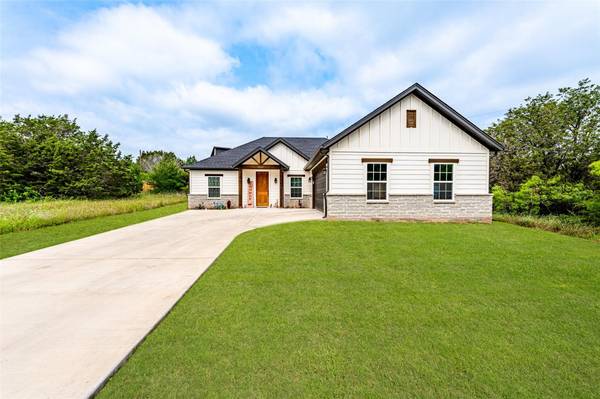 5202 Stoneridge Drive, Granbury, TX 76048