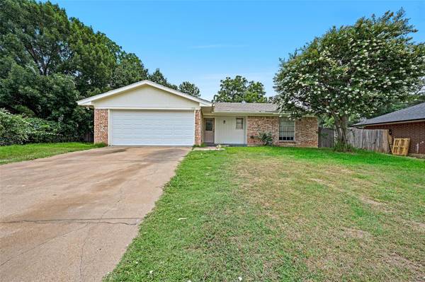 153 Mountain View Drive, Azle, TX 76020