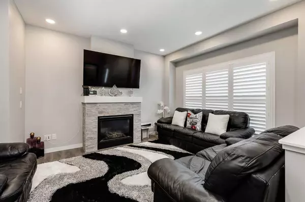 Calgary, AB T2X 4E6,29 Walgrove Rise SE