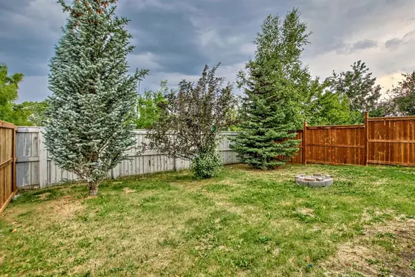 Calgary, AB T2Y 4K1,367 Shannon SQ SW