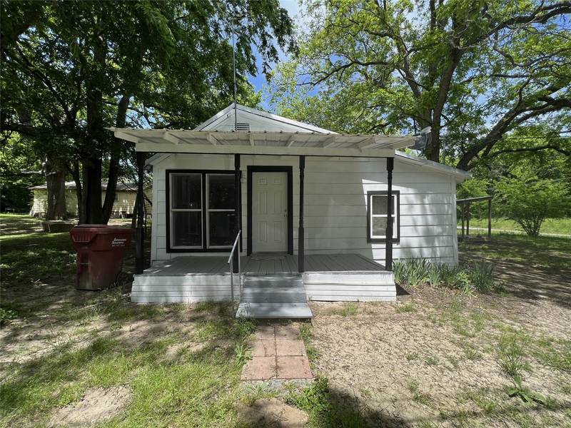 804 S 3rd Street, Bonham, TX 75418