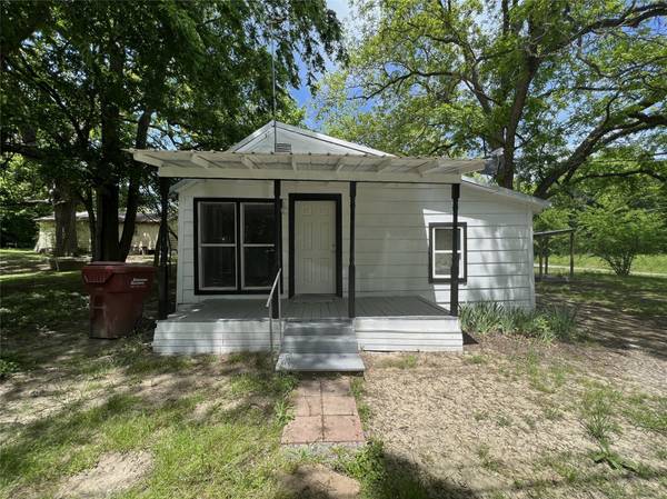 804 S 3rd Street,  Bonham,  TX 75418