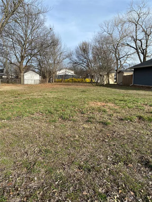 Howe, TX 75459,511 S Maple