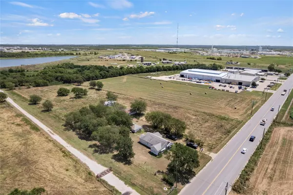 Cleburne, TX 76033,814 W Industrial Boulevard