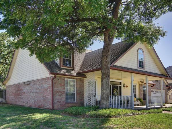 Bedford, TX 76022,1616 Briar Drive