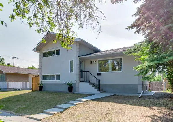 Calgary, AB T2L 2E7,4216 Brisebois DR NW